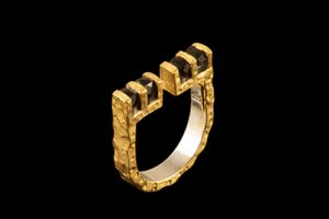 U gap BL.SP: Gold silver ring with black spinel