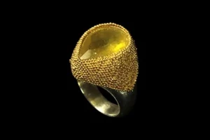Sparkling Dust: Gold plated silver ring with gold rutilated quartz