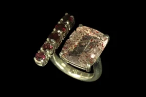 Fifth 1-4: Silver ring with Super Seven Quartz And Garnet Fifth 1-4: Silver ring with Super Seven Quartz And Garnet