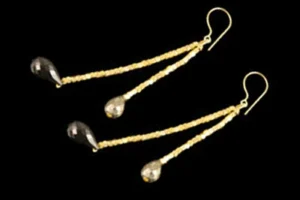 Rain 4 - Black spinel, pyrite faceted drops and gold-plated silver beads earrings