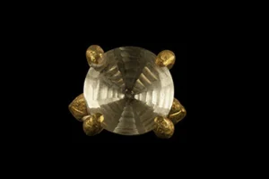 Snake bite 10- Gold plated silver ring with concave cut green amethyst Snake Bite 11: Gold plated silver ring with concave cut green amethyst