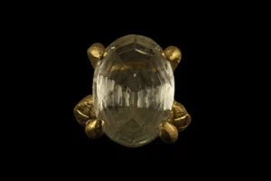 Snake bite 10 – Gold plated silver ring with concave cut green amethyst Snake Bite 10: Gold plated silver ring with concave cut green amethyst