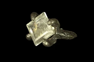 Snake bite 4- Gold plated silver with faceted susntone Snake bite 4: silver ring with kunzite